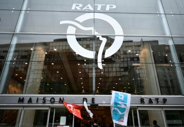 Les usagers des RER et trains de banlieue d'Ile-de-France exploités par la SNCF feront face mardi à un trafic "très fortement perturbé" par une grève des cheminots