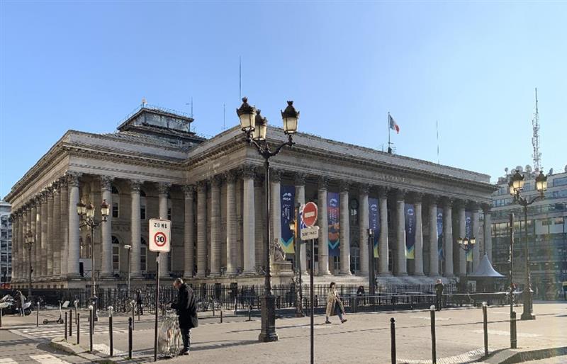 Mi-séance Paris : la hausse se poursuit malgré Kering