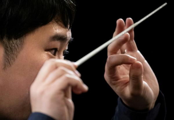 Le chef d'orchestre japonais Satoshi Yoneda participe au concours international des jeunes chefs d'orchestre de Besançon le 24 septembre 2025
