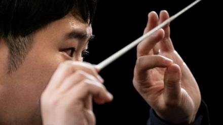 Le chef d'orchestre japonais Satoshi Yoneda participe au concours international des jeunes chefs d'orchestre de Besançon le 24 septembre 2025