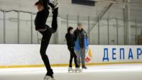 La jeune patineuse ukrainienne Katia, 11 ans, s'entraîne à Kiev, le 16 octobre 2026 