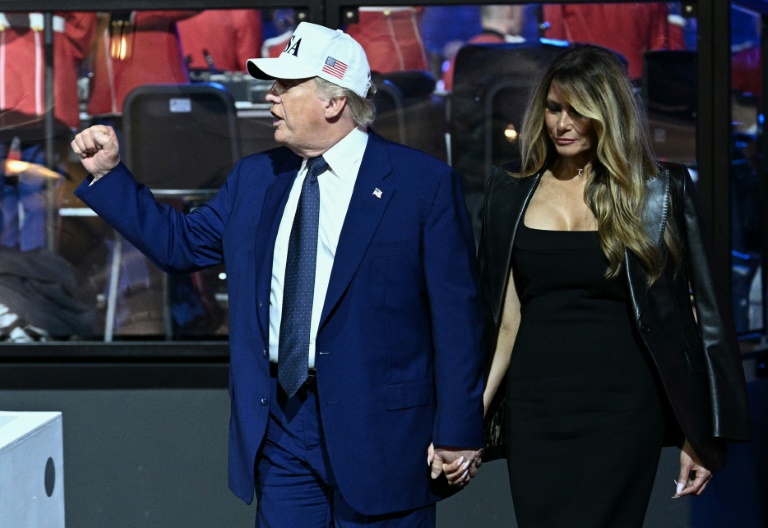 Donald et Melania Trump le 14 juin 2026 lors d'un combat de MMA à la Maison Blanche.