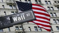 Le drapeau américain près de Wall Street à New York le 22 avril 2026