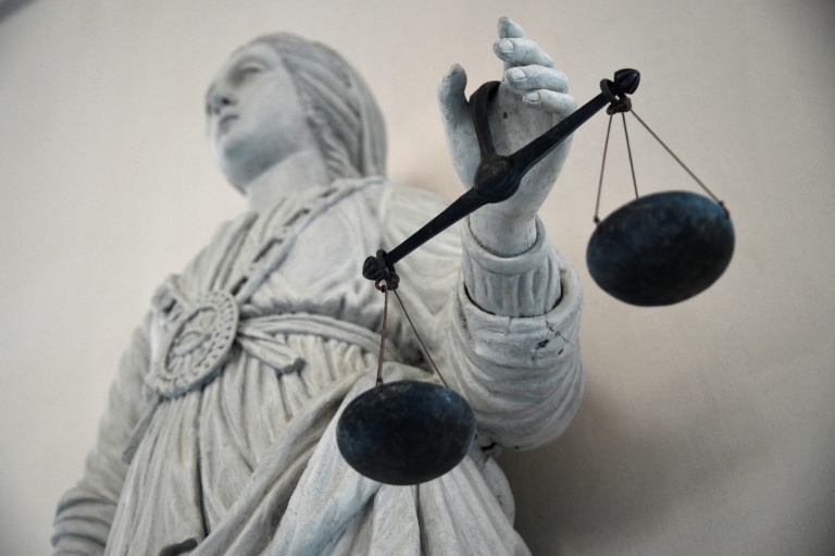 L'ancien maire du Kremlin-Bicêtre, Jean-Marc Nicolle, est jugé notamment pour corruption depuis mercredi matin devant le tribunal correctionnel de Créteil, soupçonné d'avoir financé son addiction aux paris hippiques aux frais de la ville et de son parti