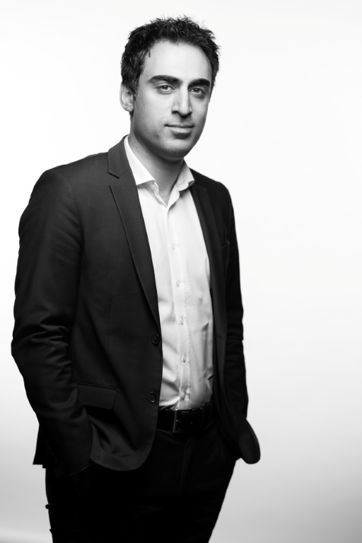 Amir Reza-Tofighi, président de la Confédération des petites et moyennes entreprises (CPME) et chef d'entreprise français, pose lors d'une séance photo à Paris, le 10 avril 2025