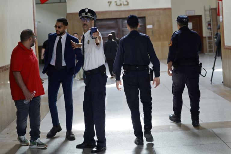 Des membres des forces de sécurité à la Cour d'appel de Casablanca pendant le procès de l'