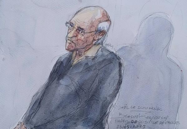 Croquis d'audience de l'ancien chirurgien retraité Joël Le Scouarnec, lors d'une audience de son procès pour viol et agression sexuelle, au tribunal de Vannes, le 23 mai 2025 dans le Morbihan
