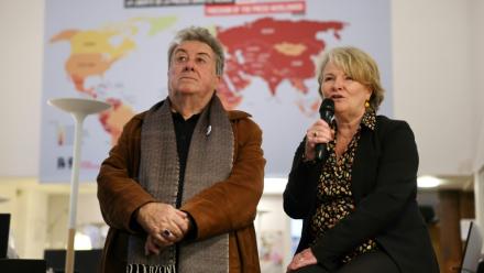 Francis Godard et Sylvie Godard, le beau-père et la mère de Christophe Gleizes, le 15 octobre 2026 à Paris
