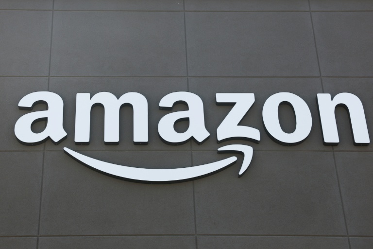 Le logo d'Amazon devant un supermarché de l'entreprise à Torrance, en Californie, le 29 juillet 2025