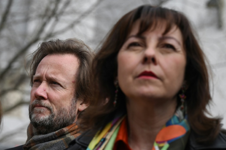 Carole Delga, présidente socialiste du conseil régional d'Occitanie et Boris Vallaud, président du groupe parlementaire Socialistes et Apparentes, lors d'une manifestation à Toulouse, le 6 mars 2026