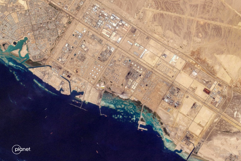 Image satellite, fournie par Planet Labs PBC montrant les infrastructures pétrolières dans le port de Yanbu, sur la côte saoudienne de la mer Rouge, le 4 mars 2026