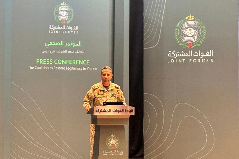 Turki Al-Malki, porte-parole de la coalition militaire dirigée par l’Arabie saoudite, lors d’une conférence de presse à Ryad, le 15 octobre 2026 en Arabie saoudite