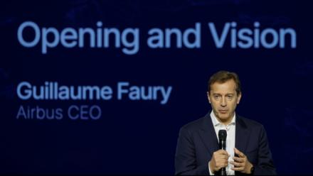 Le patron d'Airbus, Guillaume Faury, ouvre le Airbus Defence Summit à Manching, en Allemagne, le 20 mai 2026