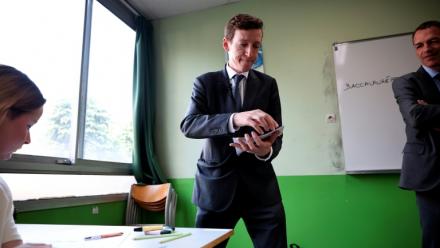 Le ministre de l'Education Edouard Geffray lance les épreuves de philosophie du bac, à Nogent-sur-Marne (Val-de-Marne), le 15 juin 2026