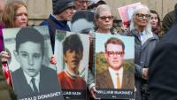 Des proches des victimes du "Bloody Sunday", à Belfast, le 15 septeùbre 2025