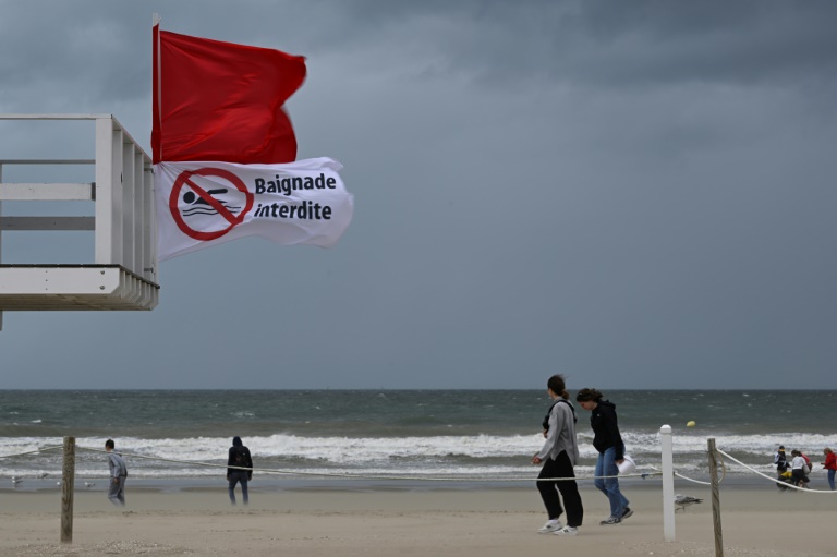 Les autorités sanitaires appellent  à respecter les interdictions de baignade, pointant les risques liés aux sites non surveillés