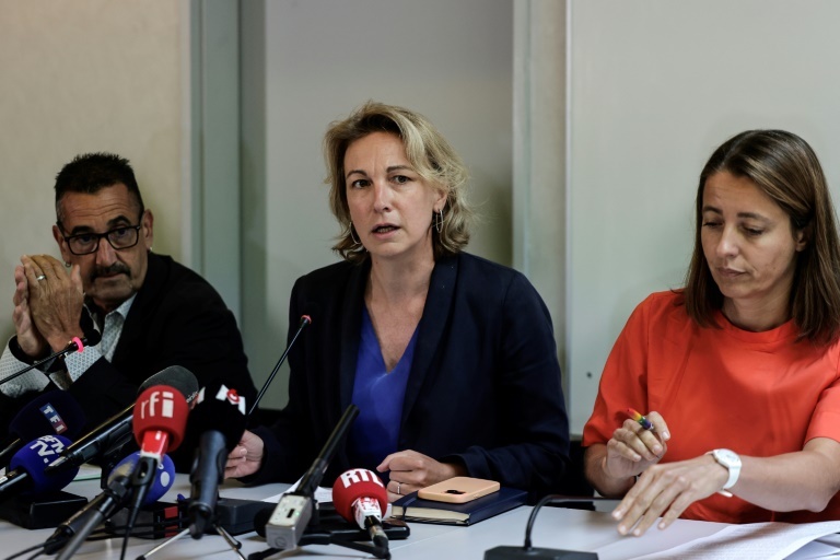 Le secrétaire général de FO Frédéric Souillot, ses homologues de la CFDT Marylise Léon et de la CGT Sophie Binet, lors d'ue conférence de presse à l'issue d'une réunion intersyndicale, le 29 août 2025 à Paris 