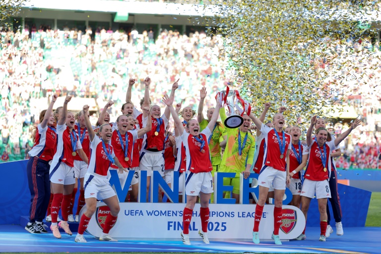 Les joueuses d'Arsenal sacrées championnes d'Europe en battant Barcelone, le 24 mai 2025 à Lisbonne