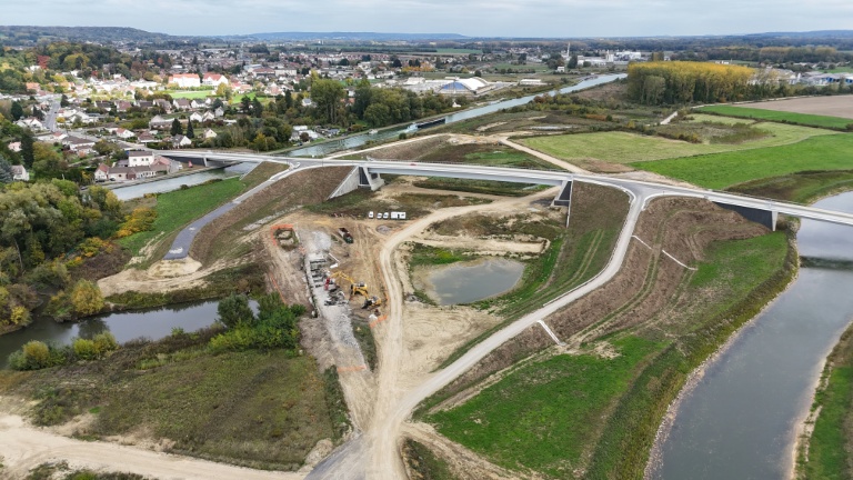 Vue d'une partie du chantier du canal Seine-Nord Euope, à Montmacq dans l'Oise, le 14 octobre 2025