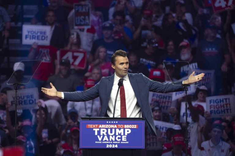 Charlie Kirk lors d'un meeting de campagne de Donald Trump à Glendale, en Arizona, le 23 août 2024