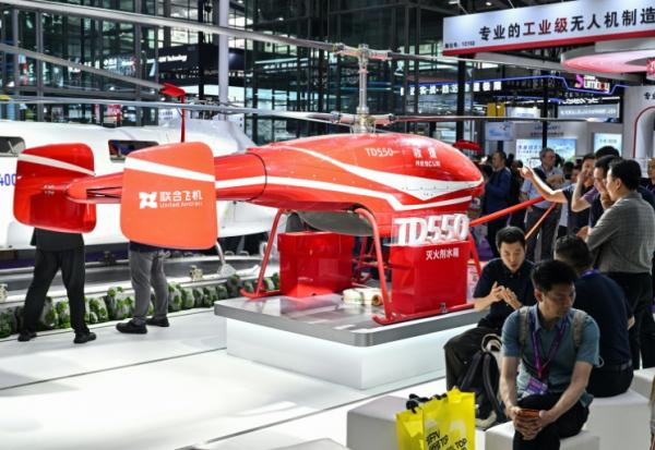 Un hélicoptère sans pilote, au salon mondial des drones de Shenzhen (Chine) le 21 mai 2026