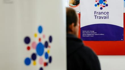 Le nombre de chômeurs en France a augmenté au troisième trimestre en raison de l'inscription de nouveaux publics à France Travail et d'un changement de règles pour les radiations, mais, sans ces effets, il est orienté à la baisse, selon les chiffres officiels