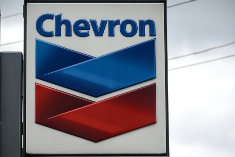 Le logo de Chevron dans une station service à Houston, dans l'Etat américain du Texas, le 12 août 2025