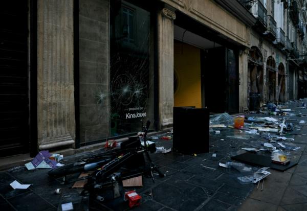 Des magasins pillés et endommagés à Bordeaux, au lendemain d'une manifestation contre la vie chère, le 18 octobre 2026