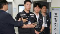 Choi Seung-ho (au centre), président du syndicat de Samsung Electronics, s'adresse aux journalistes à Sejong, en Corée du sud, le 20 mai 2026