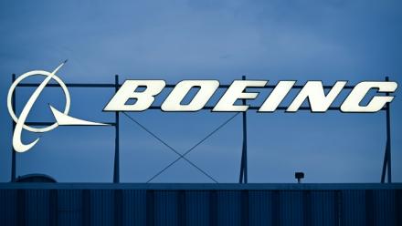 Le gouvernement américain et Boeing se sont entendus pour mettre fin aux poursuites pénales visant l'avionneur, liées à deux accidents mortels de son appareil 737 MAX, en 2018 et 2019
