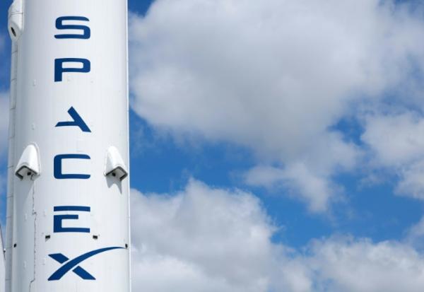 Si SpaceX est nécessaire, elle est aussi connue pour dépasser allégrement les délais et ses explosions spectaculaires lors de vols d'essai