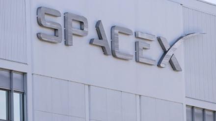 Un bâtiment de l'entreprise SpaceX à Hawthorne, en Californie, le 26 mars 2026