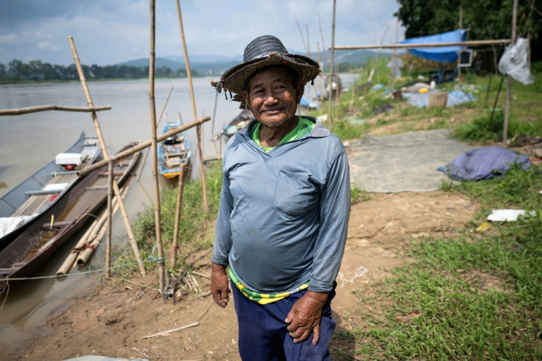 Le pêcheur Somdet Singthong, le 4 juin 2026, à Chiang Saen, en Thaïlande
