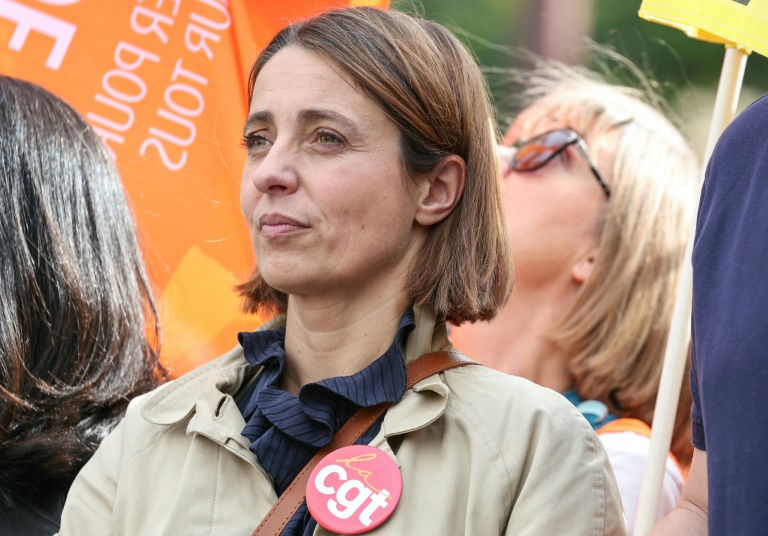 Sophie Binet, secrétaire générale de la CGT, lors de la manifestation du 2 octobre 2025 à Paris, dans le cadre d'une journée de grève nationale organisée par les huit principaux syndicats de travailleurs français pour réclamer des mesures de