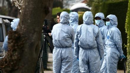 La police scientifique près du lieu où des ambulances de la communauté juive ont été attaquées, à Londres le 23 mars 2026