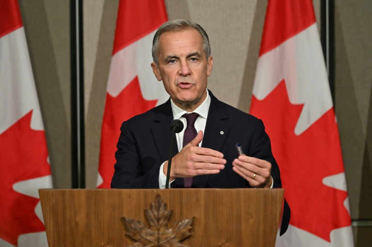 Le Premier ministre canadien Mark Carney lors d'une conférence de presse en marge du 47e Sommet de l'Association des nations de l'Asie du Sud-Est (Asean) à Kuala Lumpur, le 27 octobre 2025 en Malaisie