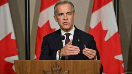 Le Premier ministre canadien Mark Carney lors d'une conférence de presse en marge du 47e Sommet de l'Association des nations de l'Asie du Sud-Est (Asean) à Kuala Lumpur, le 27 octobre 2025 en Malaisie
