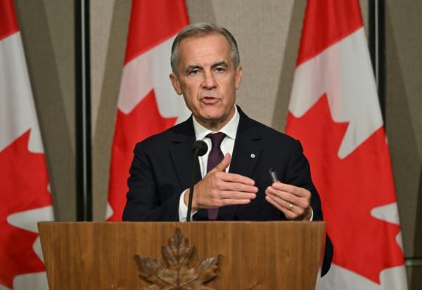 Le Premier ministre canadien Mark Carney lors d'une conférence de presse en marge du 47e Sommet de l'Association des nations de l'Asie du Sud-Est (Asean) à Kuala Lumpur, le 27 octobre 2025 en Malaisie