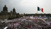 Vue générale du Zocalo, la plus grande place d'Amérique latine dans le centre historique de Mexico, lors du dernier rassemblement de campagne de la favorite de l'élection présidentielle du 2 juin au Mexique, la candidate de la gauche au pouvoir Claudia Sheinbaum, le 29 mai 2024