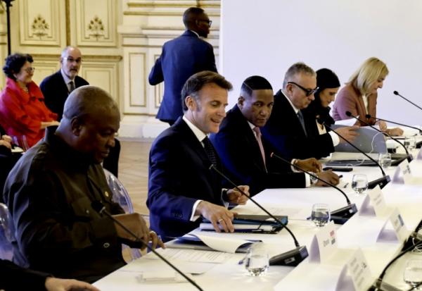 Le président français Emmanuel Macron assiste à une rencontre lors du sommet international "One Health", le 7 avril 2026 à Lyon