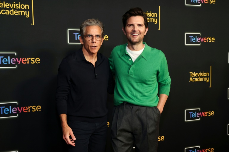 Les acteurs et producteurs américains Ben Stiller (g) et Adam Scott assistent au festival de télévision Televerse à Los Angeles, le 16 août 2025