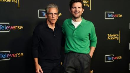Les acteurs et producteurs américains Ben Stiller (g) et Adam Scott assistent au festival de télévision Televerse à Los Angeles, le 16 août 2025