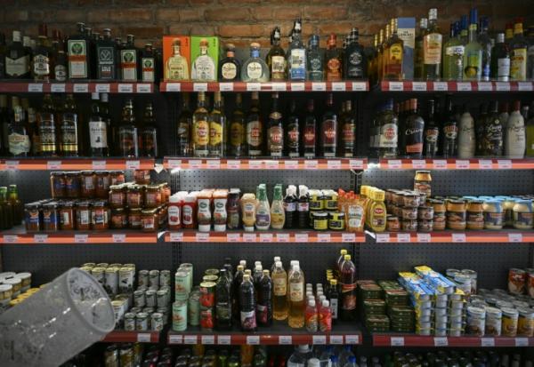 Des produits alimentaires en vente dans une épicerie privée de La Havane, le 24 juin 2026 à Cuba