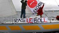 Manifestation maritime contre le milliardaire Vincent Bolloré, appelée par les collectifs "Les Soulèvements de la Terre" et "Levez les Voiles", au large de Concarneau (Finistère), le 24 mai 2025