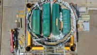 Un centre de données qui va être immergé en mer, développé par la société Highlander, est assemblé sur un chantier naval à Nantong, en Chine, le 11 septembre 2025
