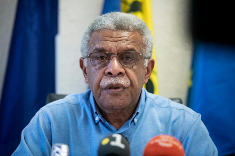 Louis Mapou, alors président du gouvernement calédonien, lors d'une conférence de presse à Nouméa, le 8 juin 2024