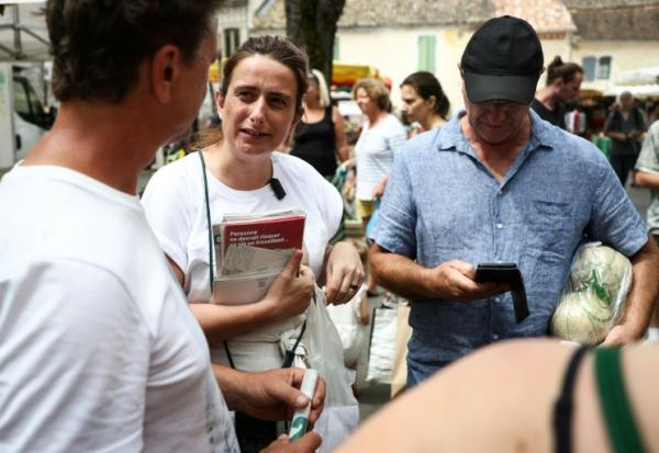 La patronne des Ecologistes Marine Tondelier, candidate à la présidentielle, en campagne à Issigeac (Dordogne), une des étapes de son Tour de France, le 28 juin 2026