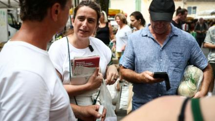 La patronne des Ecologistes Marine Tondelier, candidate à la présidentielle, en campagne à Issigeac (Dordogne), une des étapes de son Tour de France, le 28 juin 2026