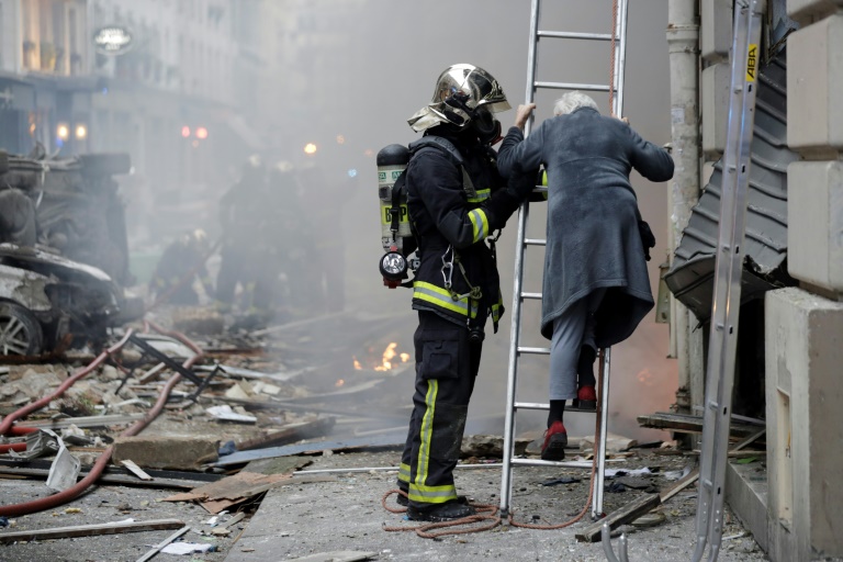 Une habitante évacuée de chez elle après l'explosion au gaz de la rue de Trévise, le 12 janvier 2019 à Paris