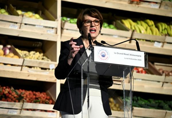 La ministre française de l'Agriculture, Annie Genevard, lors d'un discours sur la souveraineté alimentaire depuis le marché de gros de Rungis (sud de Paris) le 8 décembre 2025